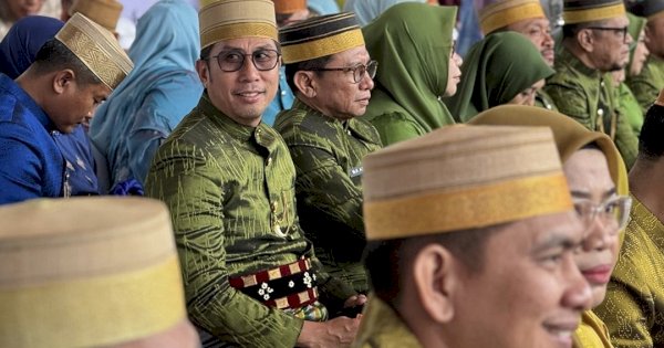 Berbalut Baju Adat, Kadispar Makassar Turut Hadir di Perayaan HUT Kota Makassar