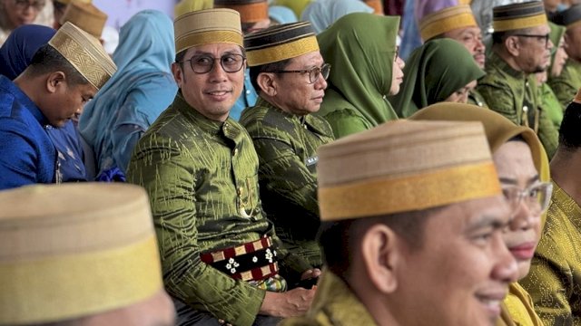 Berbalut Baju Adat, Kadispar Makassar Turut Hadir di Perayaan HUT Kota Makassar