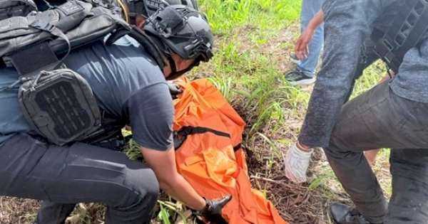 Satgas Damai Cartenz Evakuasi Penemuan Mayat Pekerja Bangunan di Yahukimo