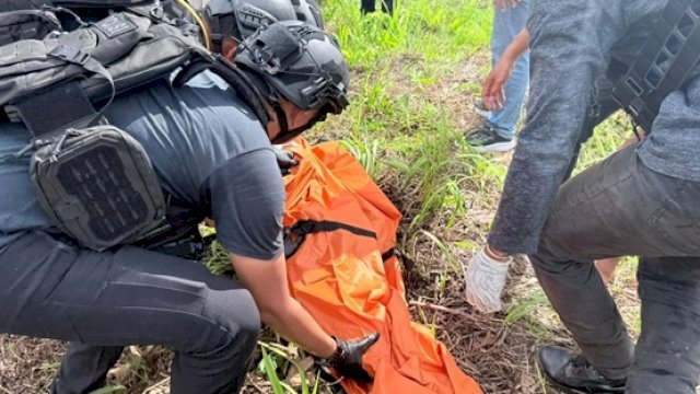 Satgas Damai Cartenz Evakuasi Penemuan Mayat Pekerja Bangunan di Yahukimo