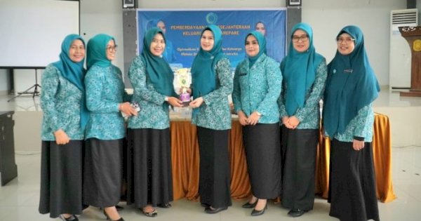 PKK Parepare Gelar Edukasi Deteksi Dini Kanker Serviks dan Salurkan Bantuan Stunting