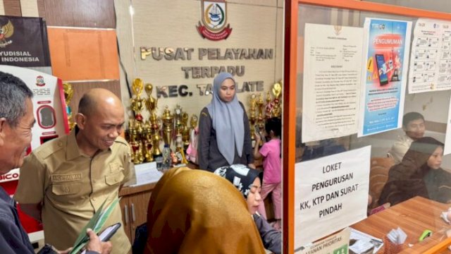 Sekdis Dukcapil Makassar Tinjau Langsung Layanan Kependudukan di Kecamatan