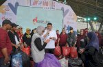 Jalan Santai Sambil Pungut Sampah, Cara Munafri Edukasi Masyarakat Jaga Kebersihan Kota