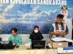 Penampakan Warga Padati Layanan Jemput Bola Disdukcapil Makassar di Pulau Barrang Lompo