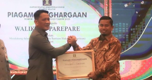 Wali Kota Tasming Hamid Raih Penghargaan Kemenkumham atas Dukungan Pembentukan Posbakum