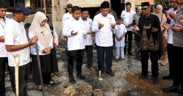 Wali Kota Tasming Hamid Serahkan Bantuan Rumah Layak Huni untuk Korban Kebakaran