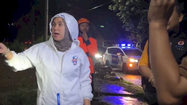 Bupati Barru Tinjau Langsung Lokasi Banjir, Pastikan Jalur Trans Sulawesi Aman