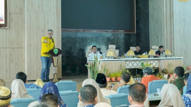 Wabup Barru Abustan A. Bintang Buka Musyawarah Mappalili, Tekankan Pentingnya Kejujuran dan Sinergi Petani