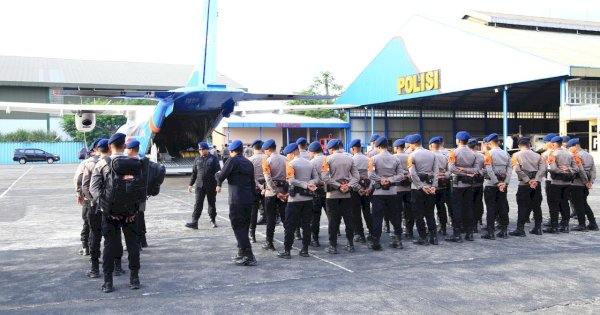 Polri Kerahkan Pesawat CN dan Fokker untuk Distribusi Logistik ke Aceh, Sumut, dan Sumbar