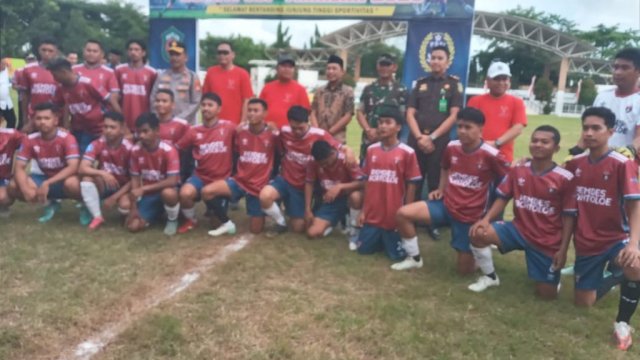 Daeng Manye Buka Turnamen Sepak Bola Bupati Takalar Cup I, Diikuti 18 Tim