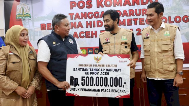 Pemprov Sulsel Serahkan Bantuan Rp500 Juta untuk Percepatan Pemulihan Aceh
