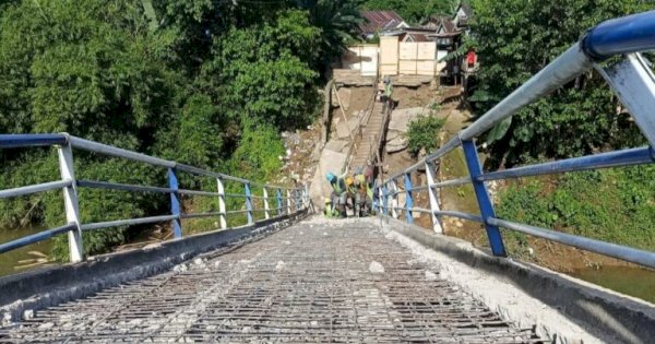 Jembatan Haji Bohari Mulai Dibongkar, Anak SD Numpang Sekolah