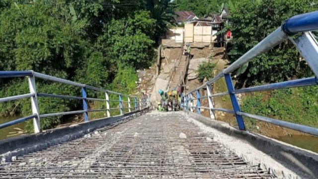 Jembatan Haji Bohari Mulai Dibongkar, Anak SD Numpang Sekolah
