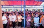 Gubernur Sulsel Serahkan Bantuan Rp 325 Juta untuk Korban Angin Puting Beliung di Pinrang
