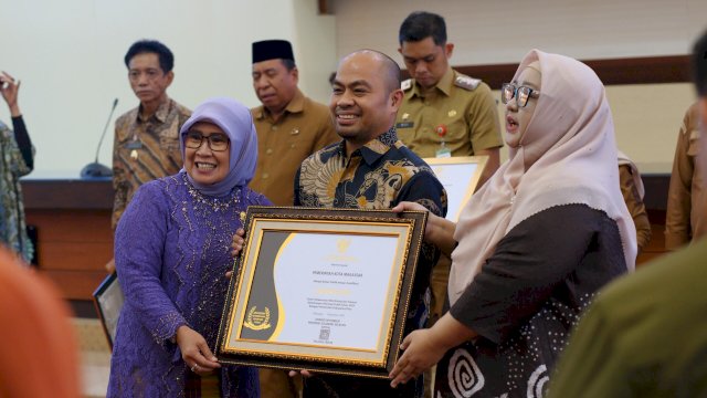 Komitmen Transparansi Diskominfo Berbuah Hasil, Pemkot Makassar Raih Predikat Informatif