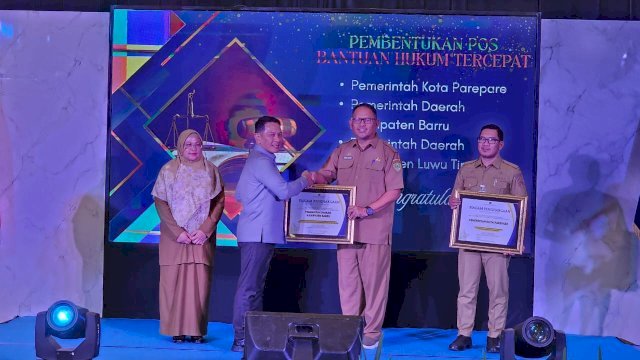Tahun Pertama Kepemimpinan Andi Ina-Abustan, Barru Raih Penghargaan Posbakum Tercepat Kedua