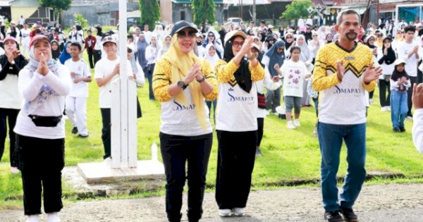 HUT ke-27 SMAN 4 Barru, Bupati Andi Ina Ikut Jalan Santai Bersama Siswa dan Alumni