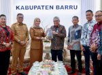 Dukung Gerakan Cinta Barru, BNI Regional 07 Makassar Serahkan Bantuan Armada Sampah