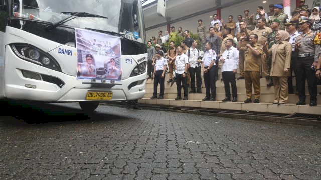 Gubernur Sulsel Pimpin Apel Kesiapsiagaan Jelang Akhir Tahun dan Lepas Pemudik Gratis