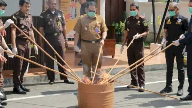 Musnahkan Barang Bukti, Pemkab Takalar Dukung Kejari Lawan Narkoba