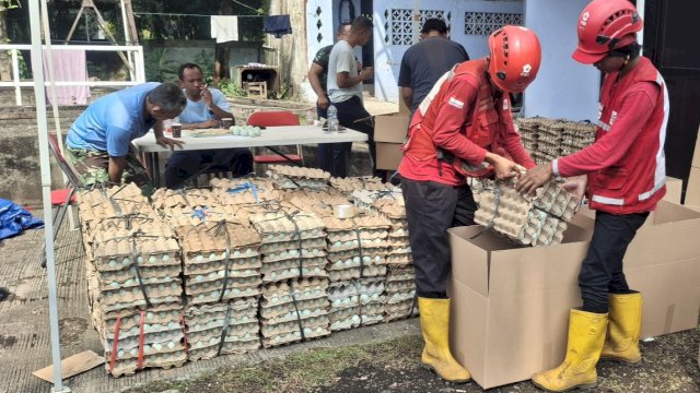 PMI Kembali Kirim 100 Ribu Telur Asin Untuk Pengungsi Banjir di Sumatera dan Aceh