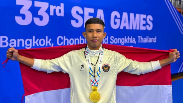 Atlet kickboxing Indonesia, Riyan Jefri Hamonangan Lumbanbatu (24), berhasil mempersembahkan medali emas SEA Games 2025 Thailand setelah melalui pertandingan yang penuh rintangan. (Sumber: kemenpora.go.id)