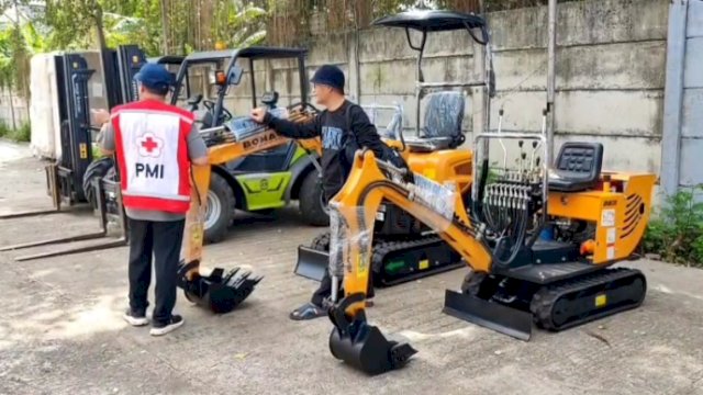 PMI kirim puluhan alat berat dan bantuan logistik ke Aceh dan Sumatera Utara. (Dok.PMI) 