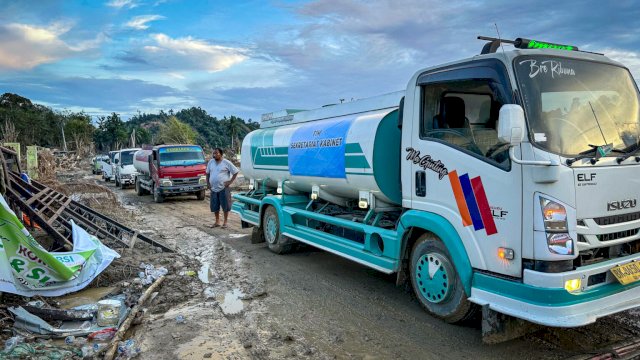 Sekretariat Kabinet Kirim Lebih 50 Truk Tangki Air Bersih ke Aceh Tamiang