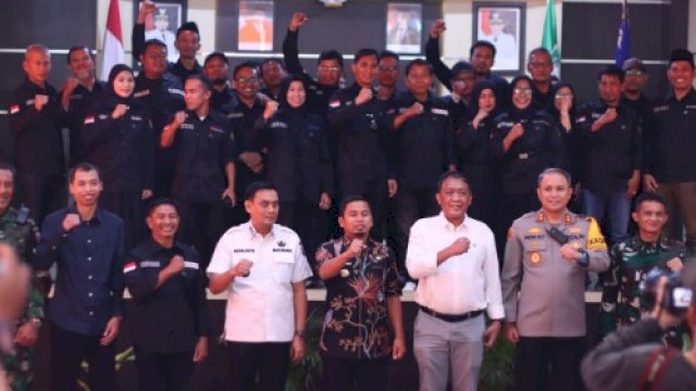 {"remix_data":[],"remix_entry_point":"challenges","source_tags":[],"origin":"unknown","total_draw_time":0,"total_draw_actions":0,"layers_used":0,"brushes_used":0,"photos_added":0,"total_editor_actions":{},"tools_used":{"resize":1},"is_sticker":false,"edited_since_last_sticker_save":true,"containsFTESticker":false}