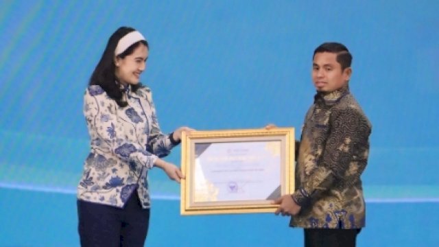 Wali Kota Parepare Terima Penghargaan Nasional dari BKKBN