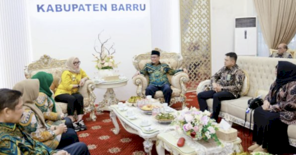 Bupati Barru dan Ketua PTA Makassar Bahas Penguatan Pelayanan Hukum