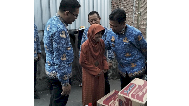 Pemkot Parepare Salurkan 161 Paket Sembako untuk Lansia, Sekda: Bentuk Nyata Perhatian Pemerintah