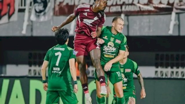 Di Hadapan Ribuan Suporter, PSM Hanya Mampu Bermain Imbang Atas Persebaya 