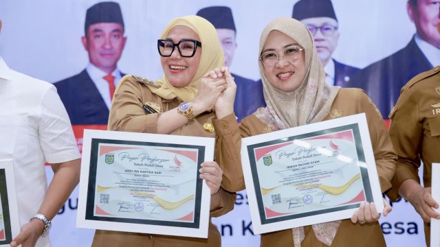 Komitmen Kuatkan Ekonomi Berbasis Koperasi, Pemkab Barru Diganjar Penghargaan dari Kemendes