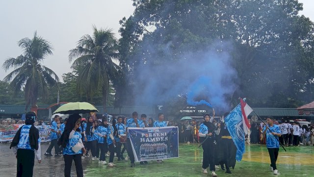 Hujan Tak Ganggu Semangat Siswa UPT SMAN 3 Takalar Pada Pembukaan Porseni 2025-2026