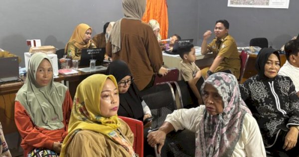 Layanan Jemput Bola, Disdukcapil Makassar Sasar Warga Bonto Makkio,