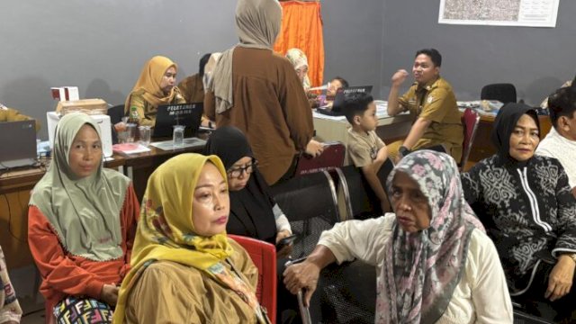 Layanan Jemput Bola, Disdukcapil Makassar Sasar Warga Bonto Makkio,