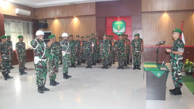 Sidang hukuman disiplin militer terhadap Babinsa Kelurahan Utan Kayu, Serda Heri, usai menuduh Suderajat (49), pedagang es gabus, berniaga menggunakan bahan spons pada Kamis (29/1/2026). (Dok. Kodim 0501/Jakarta Pusat)