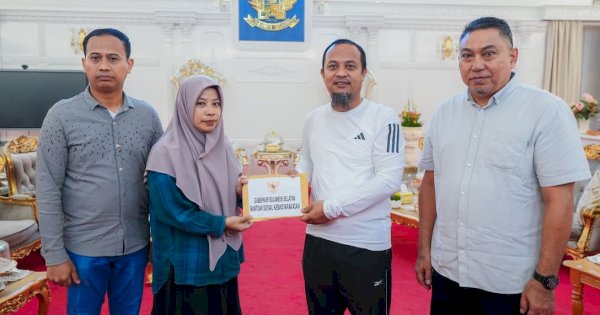 Gubernur Sulsel Serahkan Bantuan kepada Keluarga Korban Kapal Tenggelam di Pangkep