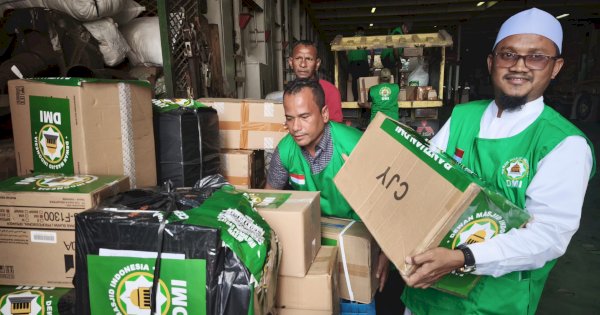 DMI Aceh Terima Bantuan Peralatan Ibadah Untuk Masjid Terdampak Banjir