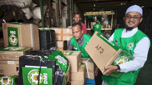 DMI Aceh Terima Bantuan Peralatan Ibadah Untuk Masjid Terdampak Banjir