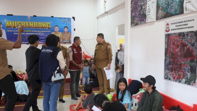 Wali Kota Makassar Cek Langsung Pengungsi Banjir, Jamin Bantuan dan Layanan Kesehatan&nbsp; Optimal