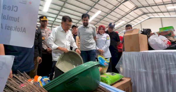 Diterima Langsung Muzakkir Manaf, PMI Serahkan Bantuan Kemanusiaan Ke Pemprov Aceh