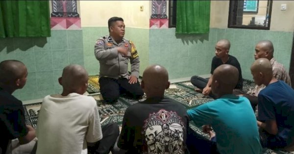 Polsek Mamajang Lakukan Pembinaan Keagamaan Pelaku Tawuran, Cegah Tawuran Berulang
