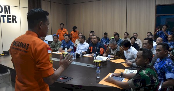 Evakuasi Korban Pesawat ATR 42-500 Tertunda Cuaca Buruk, Tim SAR Bertahan di Puncak Bulusaraung