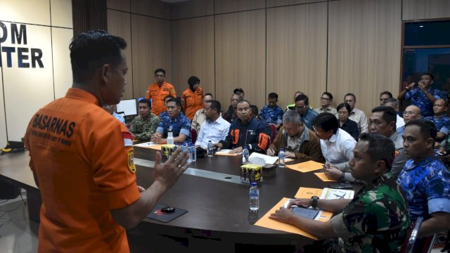 Evakuasi Korban Pesawat ATR 42-500 Tertunda Cuaca Buruk, Tim SAR Bertahan di Puncak Bulusaraung