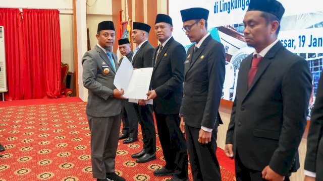 Terapkan Manajemen Talenta Perkuat Birokrasi, Gubernur Sulsel Lantik 7 Pejabat Eselon II