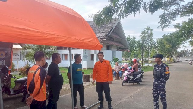 Basarnas Makassar Kerahkan Personil SAR Bone Cari Nelayan Hilang di Perairan Sinjai
