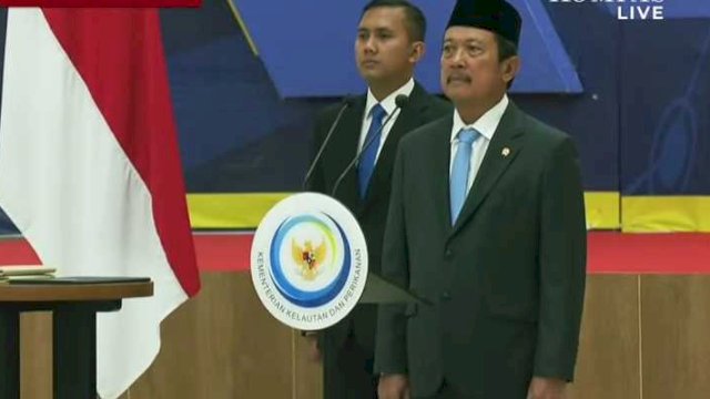 Menteri KKP Trenggono Pingsan Saat Pimpin Upacara Pelepasan Korban ATR 42-500