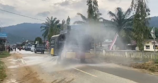 Cegah ISPA, Water Cannon Dikerahkan Bersihkan Debu Sisa Banjir di Aceh 
